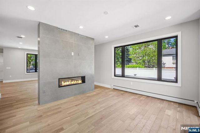 33 Lincoln Avenue, River Edge, NJ 07661