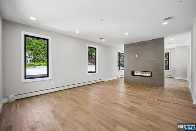 33 Lincoln Avenue, River Edge, NJ 07661