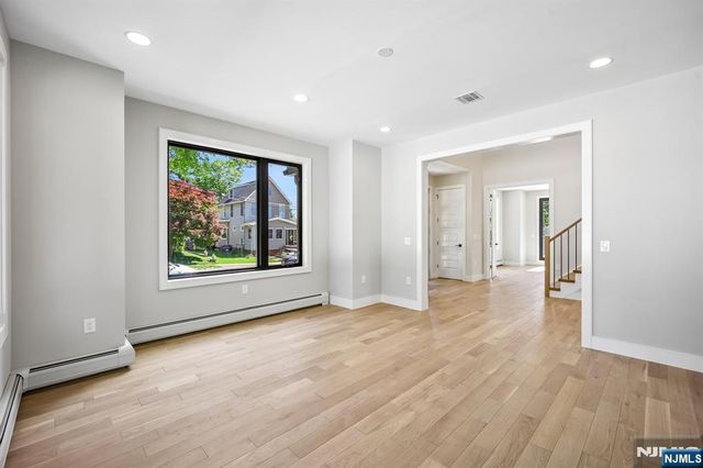 33 Lincoln Avenue, River Edge, NJ 07661