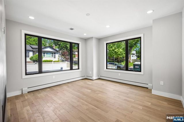 33 Lincoln Avenue, River Edge, NJ 07661