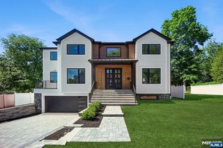 33 Lincoln Avenue, River Edge, NJ 07661