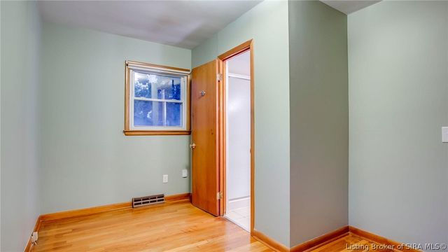 114 E Flamingo Drive, Jeffersonville, IN 47129
