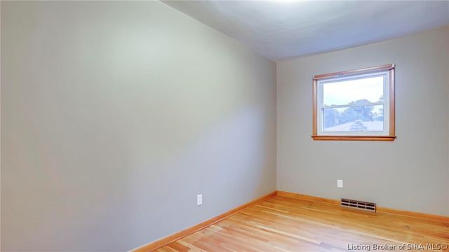 114 E Flamingo Drive, Jeffersonville, IN 47129