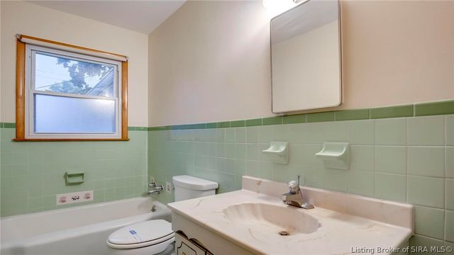 114 E Flamingo Drive, Jeffersonville, IN 47129