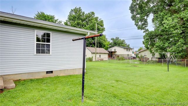 114 E Flamingo Drive, Jeffersonville, IN 47129