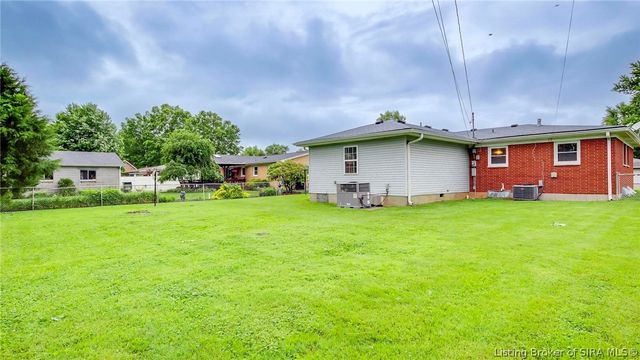 114 E Flamingo Drive, Jeffersonville, IN 47129