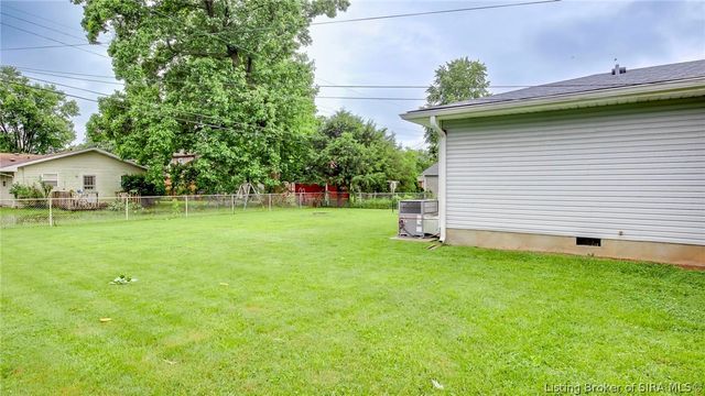 114 E Flamingo Drive, Jeffersonville, IN 47129