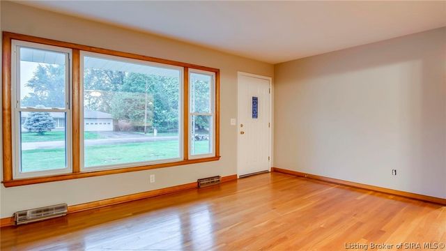 114 E Flamingo Drive, Jeffersonville, IN 47129