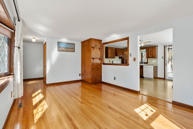 22 Buckingham Ave, West Springfield, MA 01089
