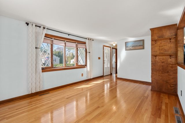 22 Buckingham Ave, West Springfield, MA 01089