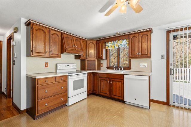 22 Buckingham Ave, West Springfield, MA 01089