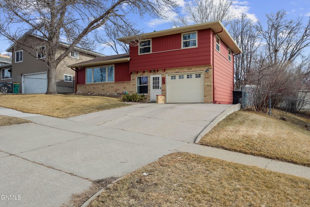 1609 17th Street N, Bismarck, ND 58501 photo 1