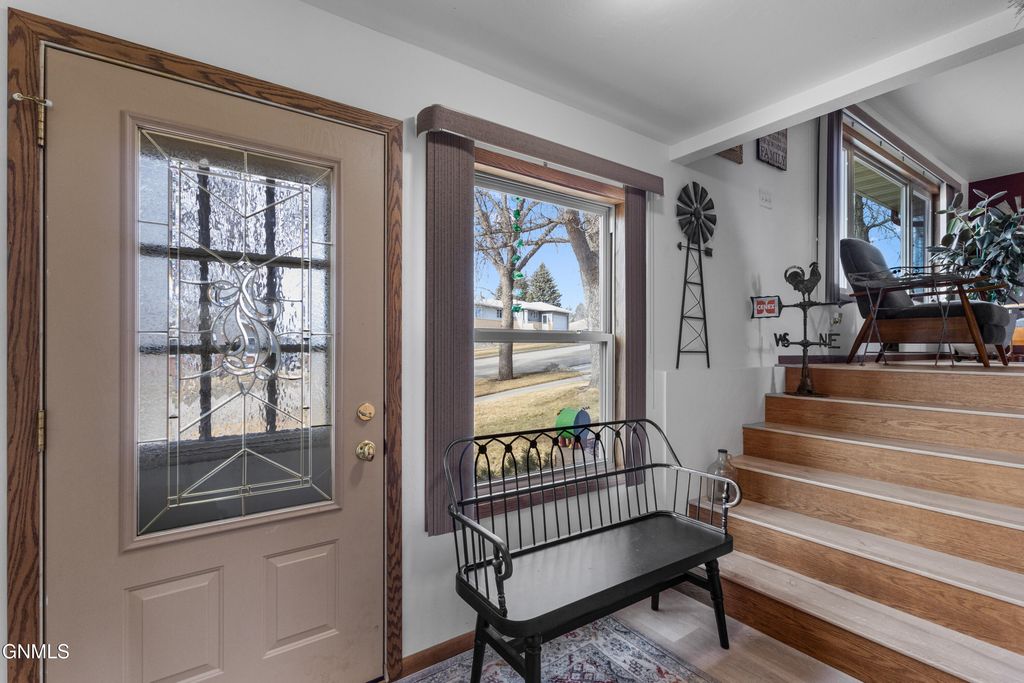 1609 17th Street N, Bismarck, ND 58501 photo 2