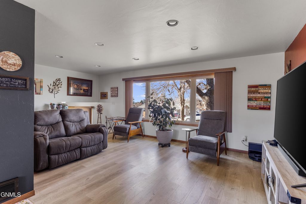 1609 17th Street N, Bismarck, ND 58501 photo 3