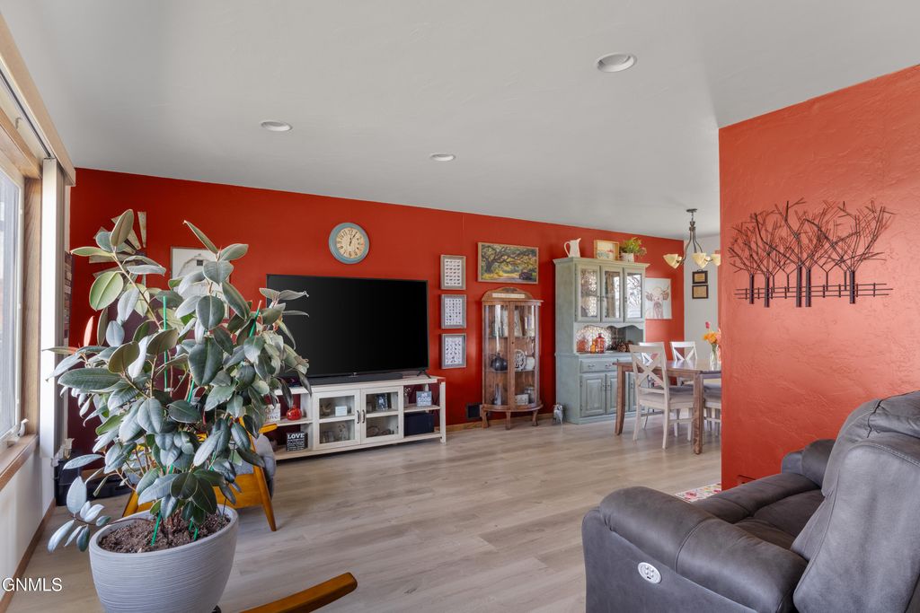 1609 17th Street N, Bismarck, ND 58501 photo 4