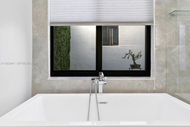 13230 NW 11th Ter, Miami, FL 33182