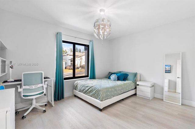 13230 NW 11th Ter, Miami, FL 33182