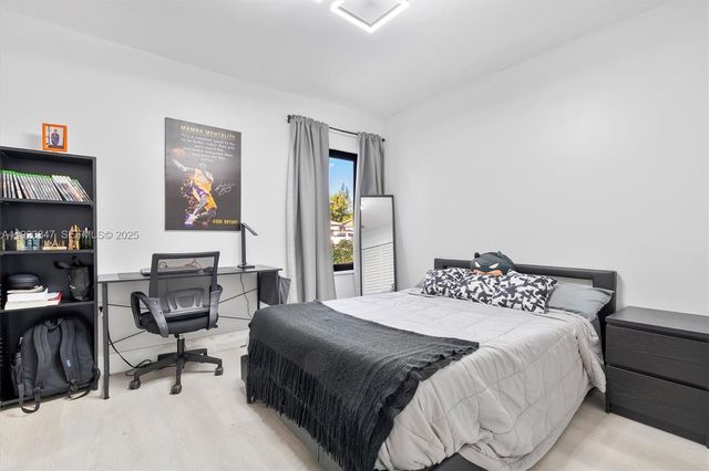 13230 NW 11th Ter, Miami, FL 33182