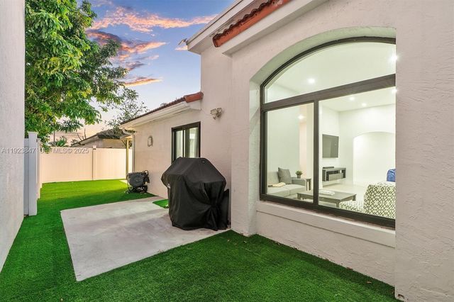 13230 NW 11th Ter, Miami, FL 33182