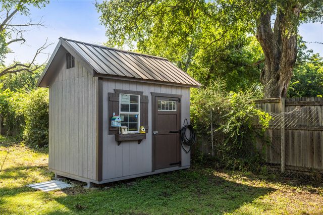 741 N Robinson Street, Cleburne, TX 76031