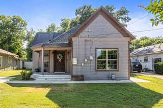 741 N Robinson Street, Cleburne, TX 76031