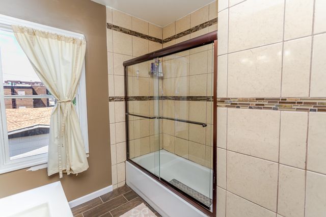 7 E Elizabeth Street, Hammond, IN 46320