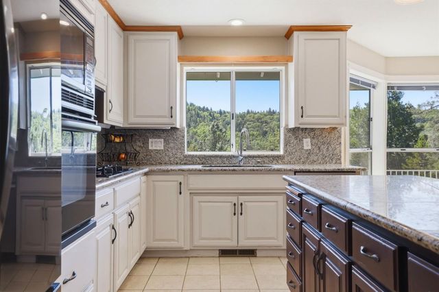 3525 Thorson Dr, Placerville, CA 95667