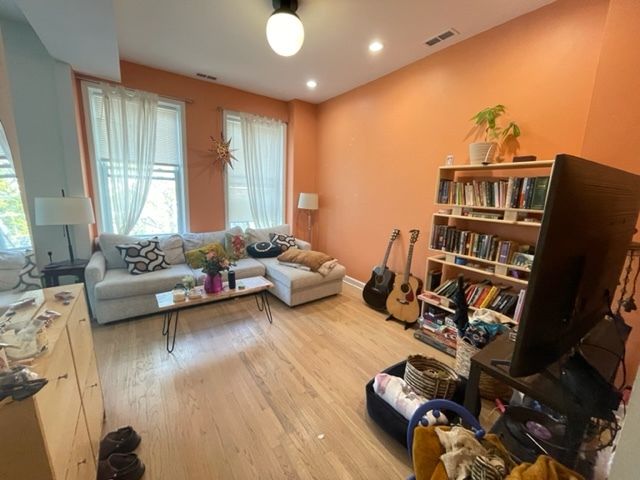 1639 W Huron Street 3F, Chicago, IL 60622