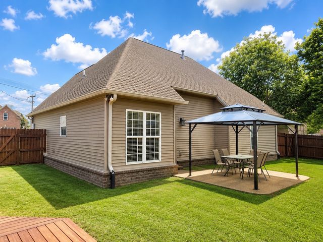 1322 Knoll Ln, Lebanon, TN 37087