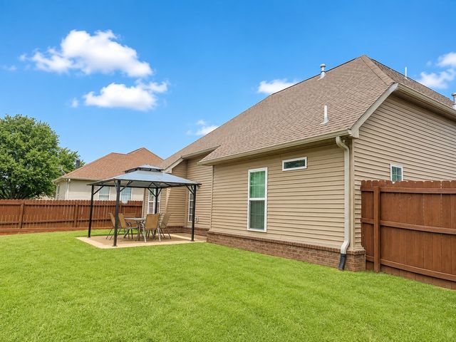 1322 Knoll Ln, Lebanon, TN 37087