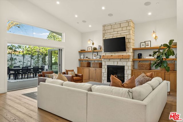 2670 Barry Avenue, Los Angeles, CA 90064