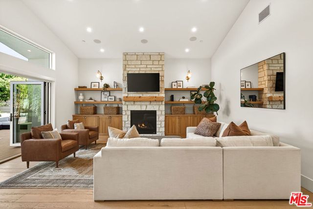 2670 Barry Avenue, Los Angeles, CA 90064