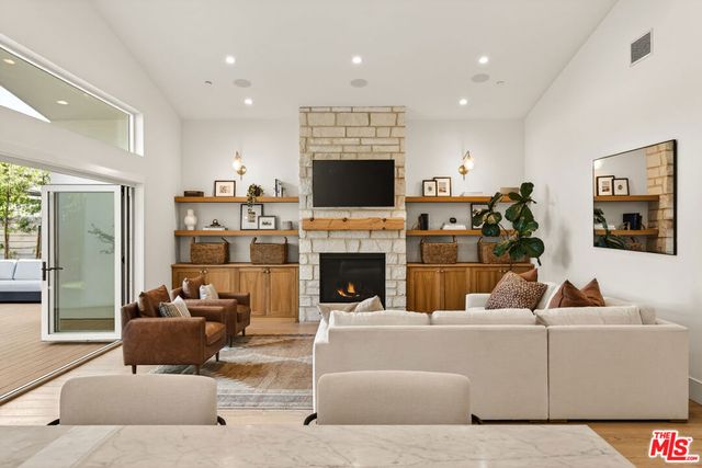 2670 Barry Avenue, Los Angeles, CA 90064