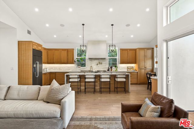 2670 Barry Avenue, Los Angeles, CA 90064