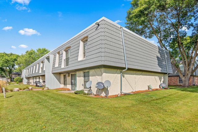 807 11th Avenue S 6, Hopkins, MN 55343