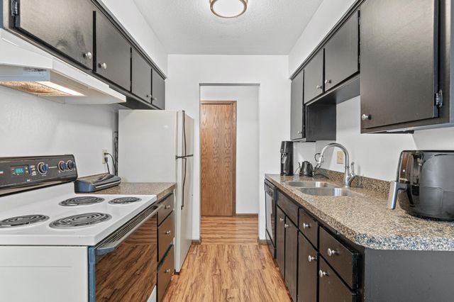 807 11th Avenue S 6, Hopkins, MN 55343