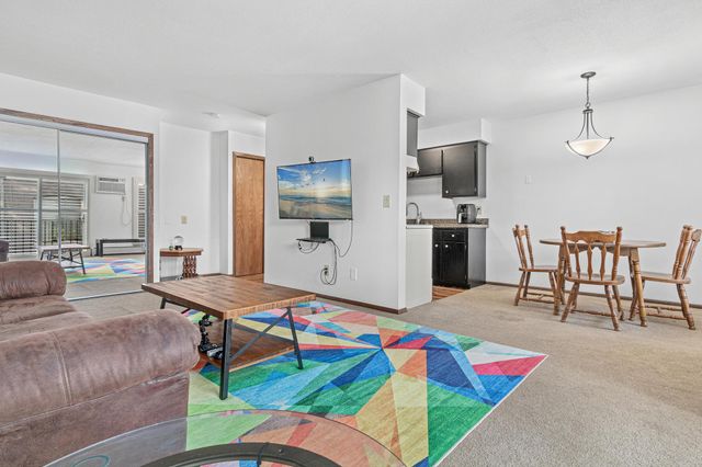 807 11th Avenue S 6, Hopkins, MN 55343