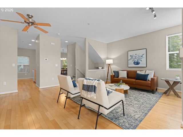 15210 Sw SPARROW Loop 105, Beaverton, OR 97007