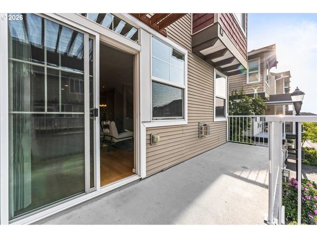 15210 Sw SPARROW Loop 105, Beaverton, OR 97007