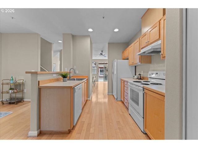 15210 Sw SPARROW Loop 105, Beaverton, OR 97007