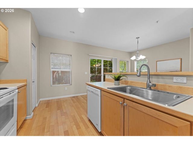 15210 Sw SPARROW Loop 105, Beaverton, OR 97007