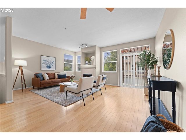 15210 Sw SPARROW Loop 105, Beaverton, OR 97007
