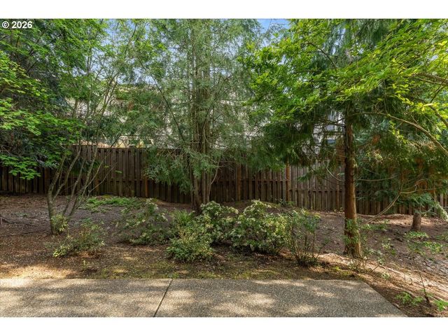 15210 Sw SPARROW Loop 105, Beaverton, OR 97007