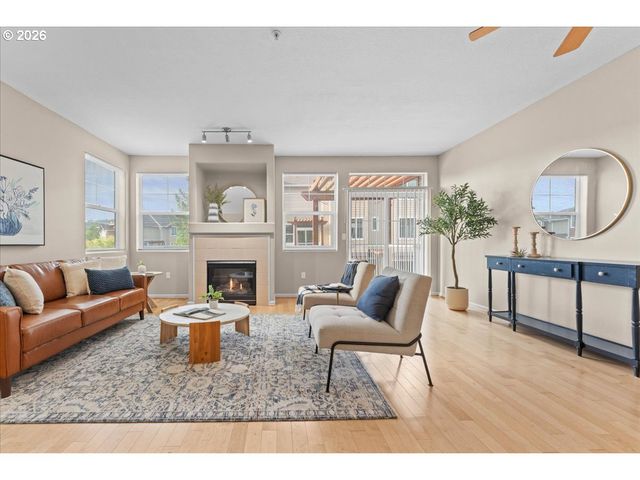 15210 Sw SPARROW Loop 105, Beaverton, OR 97007