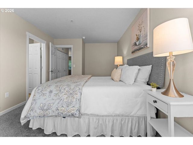 15210 Sw SPARROW Loop 105, Beaverton, OR 97007