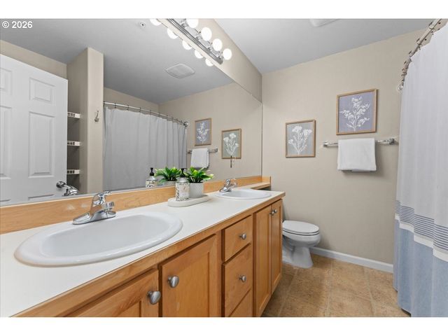 15210 Sw SPARROW Loop 105, Beaverton, OR 97007