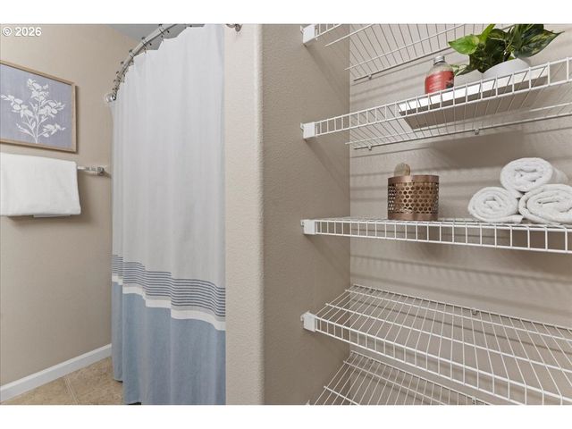 15210 Sw SPARROW Loop 105, Beaverton, OR 97007
