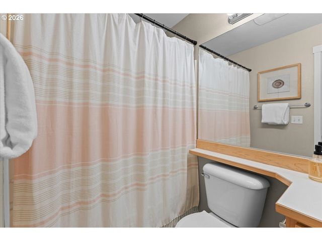 15210 Sw SPARROW Loop 105, Beaverton, OR 97007
