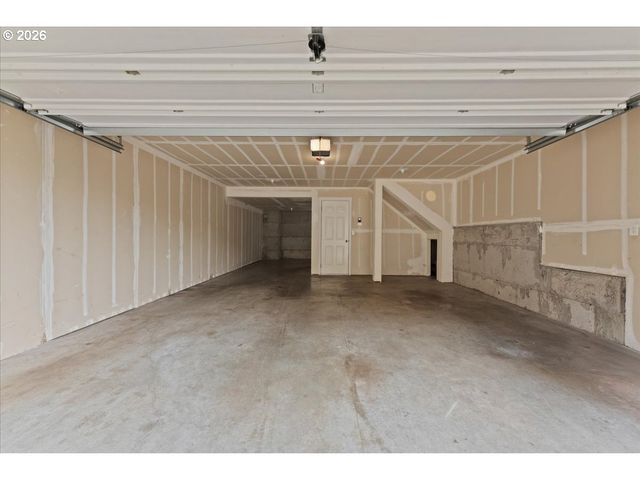 15210 Sw SPARROW Loop 105, Beaverton, OR 97007