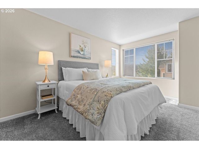 15210 Sw SPARROW Loop 105, Beaverton, OR 97007